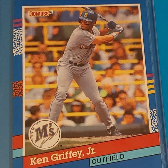 "The Curveball Case: A Collector's Gamble"-Baseball Sports Card Mystery Packs - Picture 16 of 16